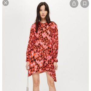 👗 SALE 4 for $30 ✨
Topshop Pink Houndstooth Dress